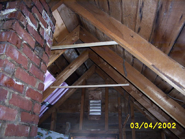 The angle makes them appear to be uneven, but they're reasonably level .. according to the level, anyhow.