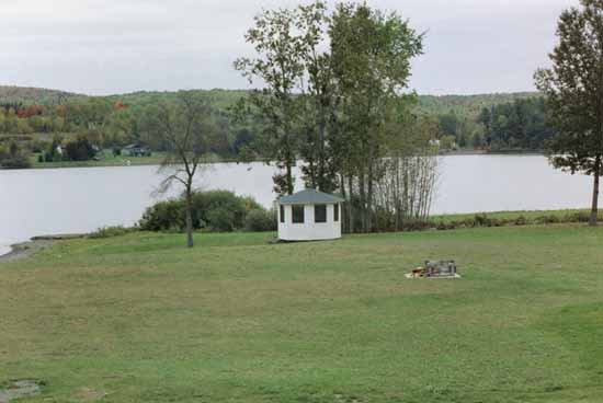 Gazebo along the lake between the two lakeside cabins.